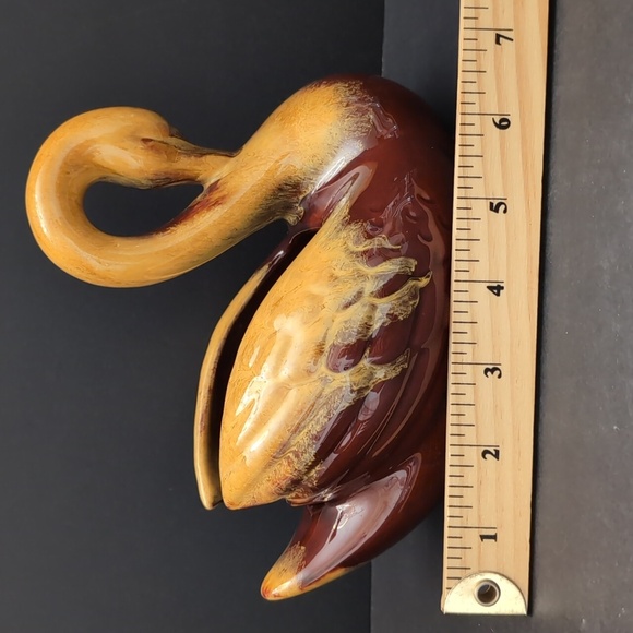 VGT, Blue Mountain Pottery Brown/Yellow Glazed Swan Planter. - Picture 10 of 11